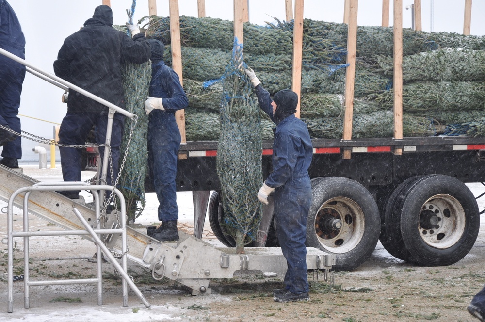 Coast Guard crew loads 'Christmas Ship' for transit to Chicago