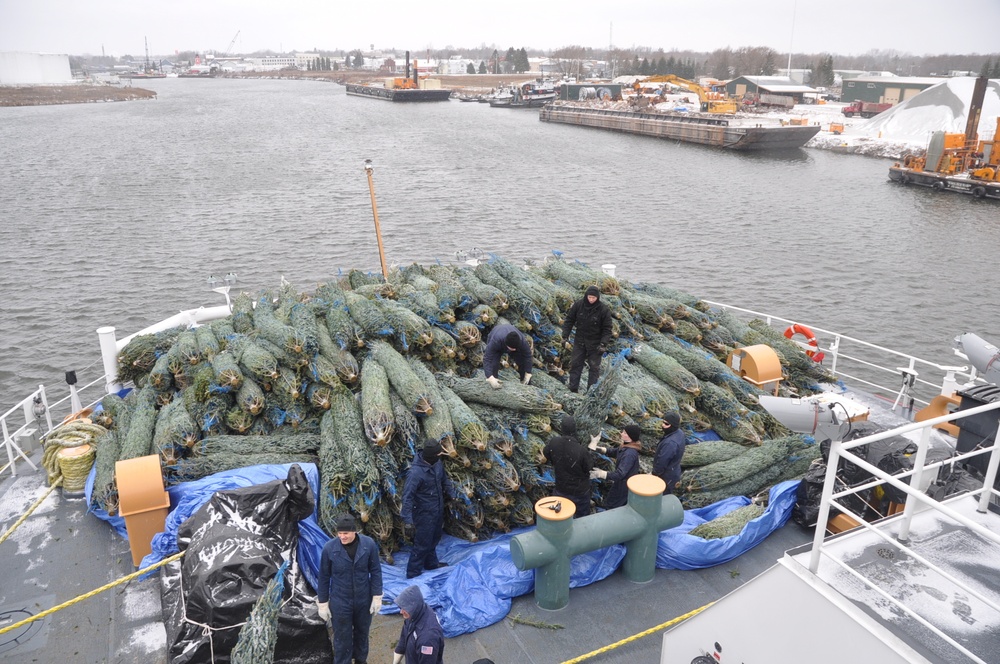 Coast Guard crew loads 'Christmas Ship' for transit to Chicago