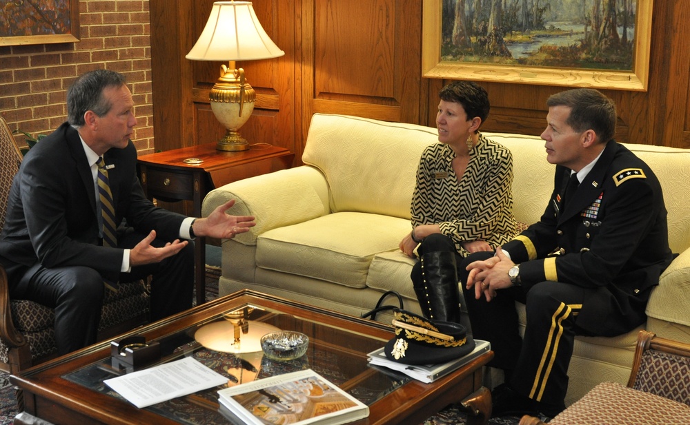 Chief of Army Reserve visits LSU