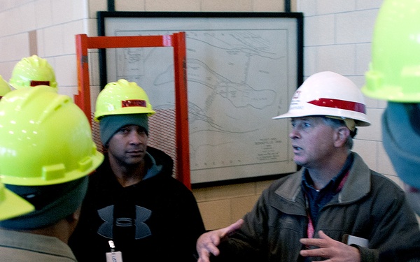 Engineers pass through Cascade Locks