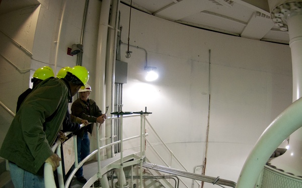 Engineers pass through Cascade Locks