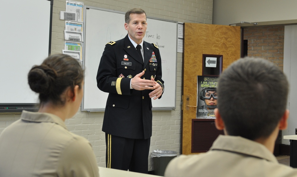Chief of Army Reserve returns to LSU