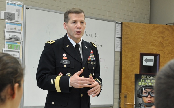 Chief of Army Reserve returns to LSU
