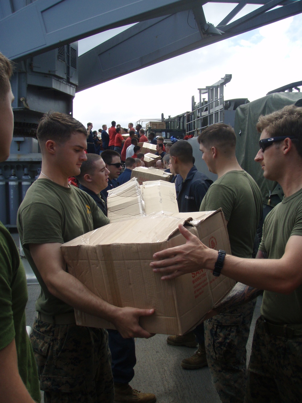 Marines, sailors aboard USS Ashland contribute to Opertion Damayan