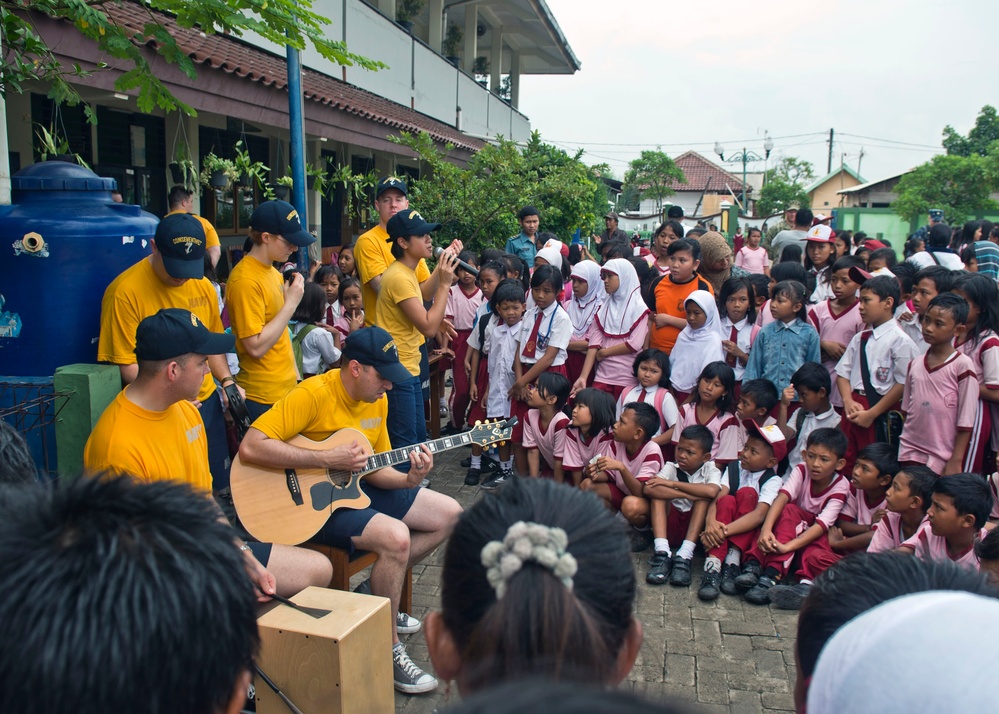 7th Fleet band plays for students