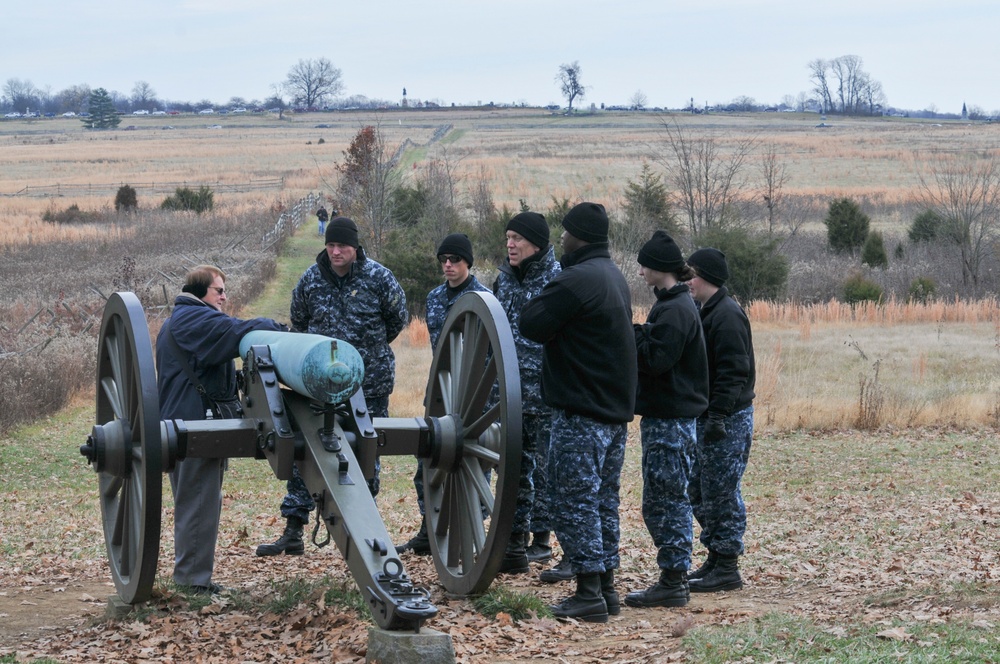 Sailors help commemorate Gettysburg Address