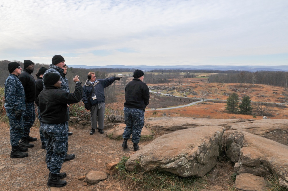 Sailors help commemorate Gettysburg Address