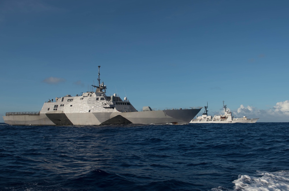 USS Freedom participates in passing exercise