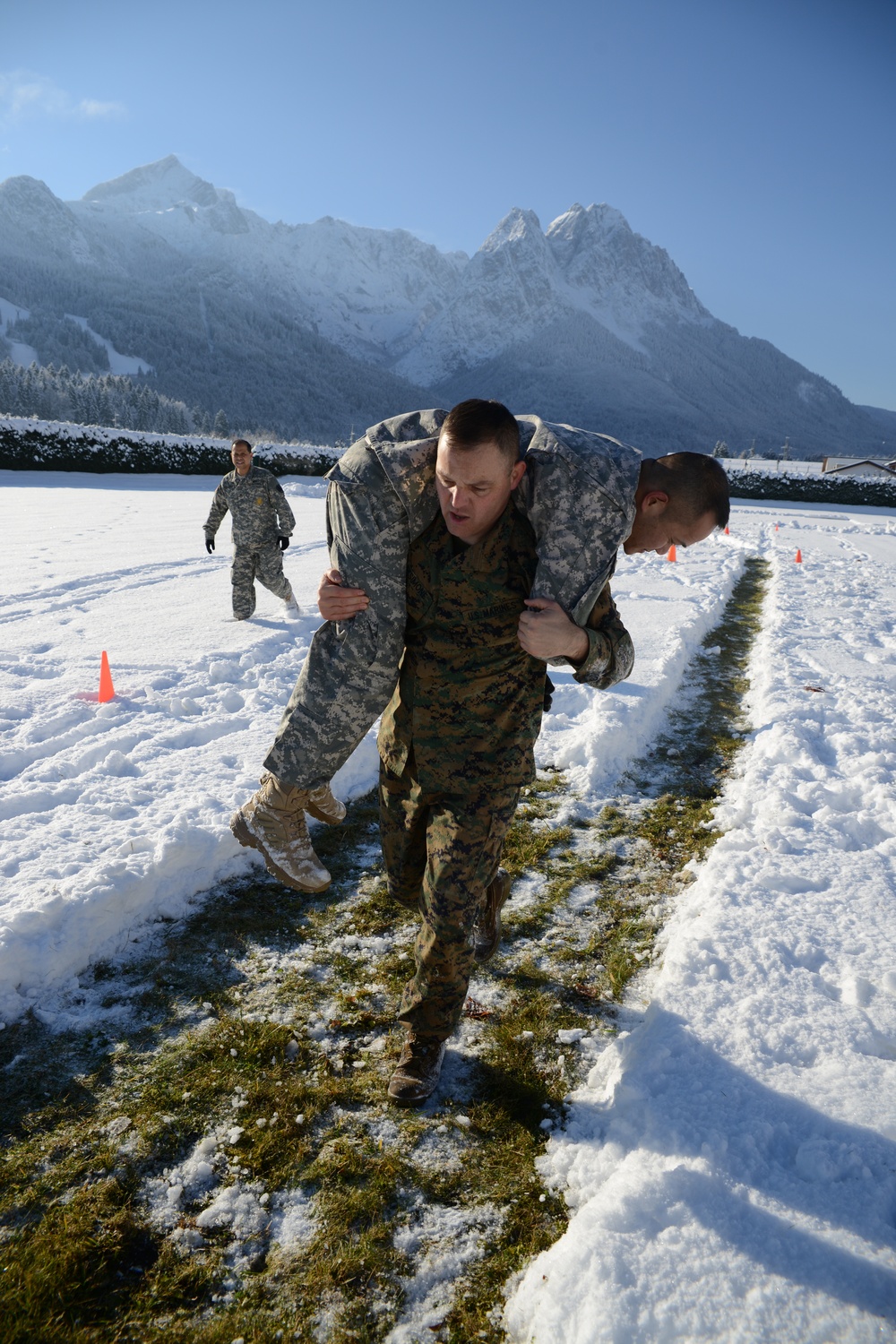 Marines perform &quot;maneuver under fire&quot; for CFT