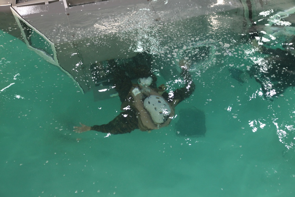 22nd MEU conducts helo dunker training