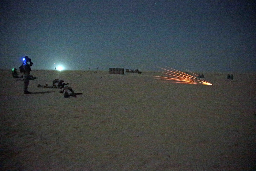13th MEU Live Fire Lights Up the Night