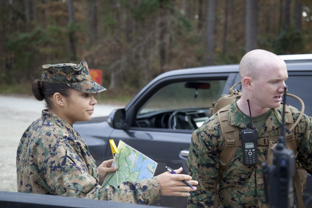 SOI-E Marines perform in a squad competition