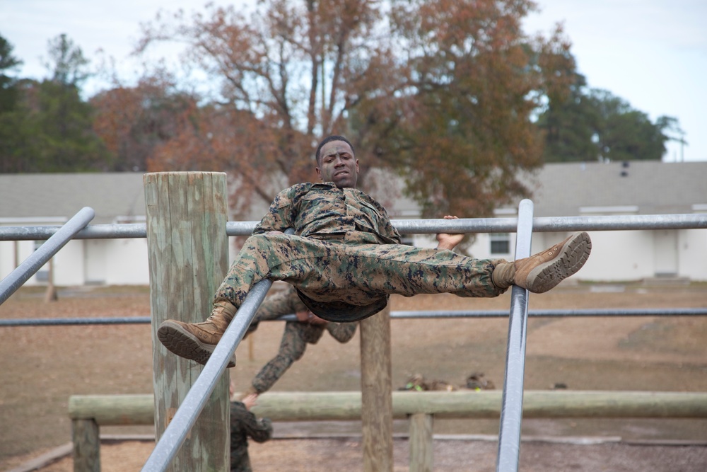 SOI-E Marines perform in a squad competition