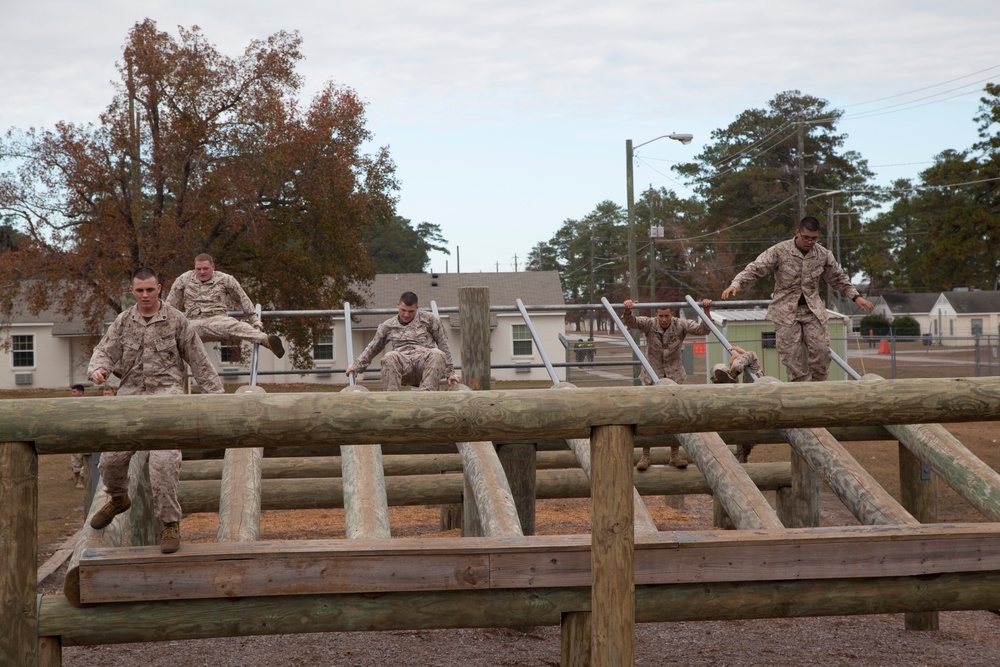 SOI-E Marines perform in a squad competition