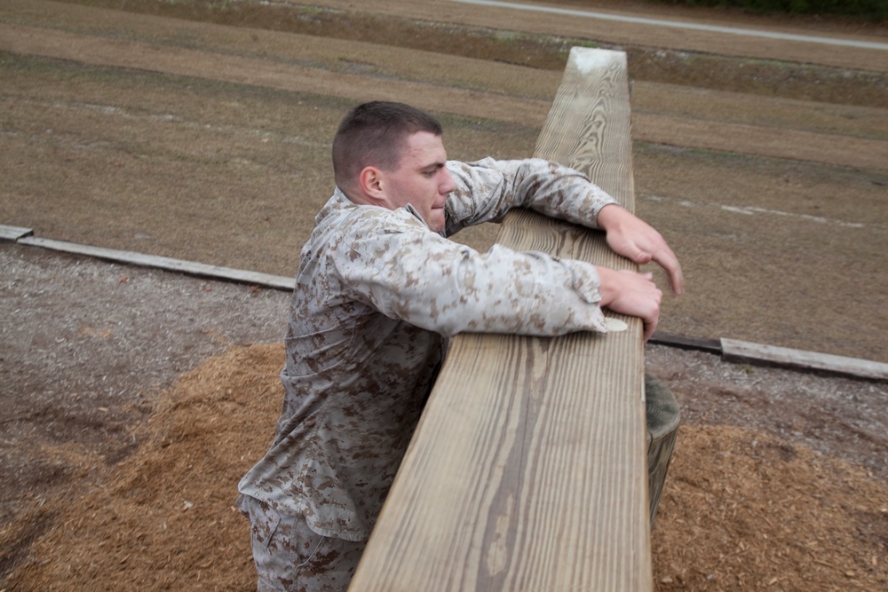 SOI-E Marines perform in a squad competition