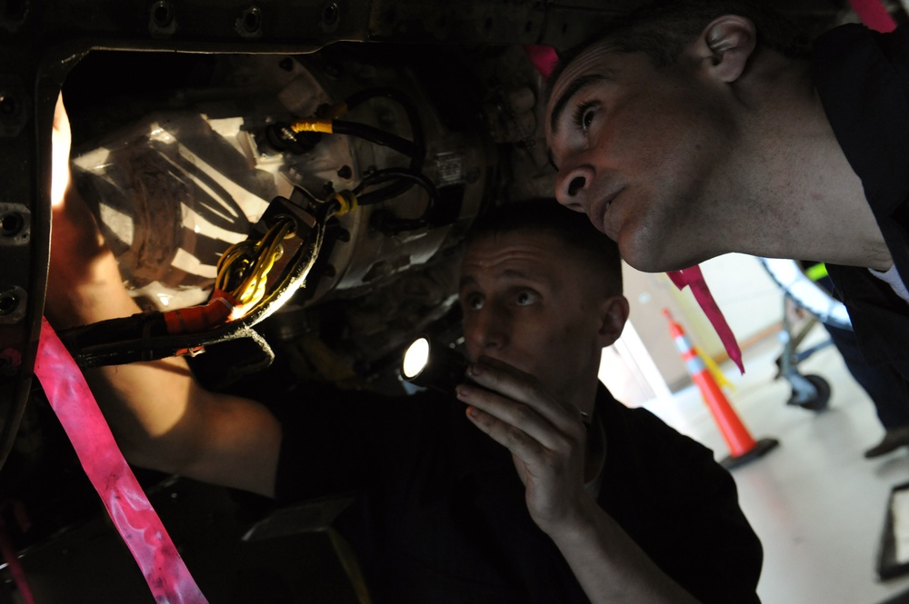 18th Wing commander, command chief get hands dirty