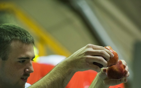 Soldiers, airmen compete in 'Minute to Win It' game