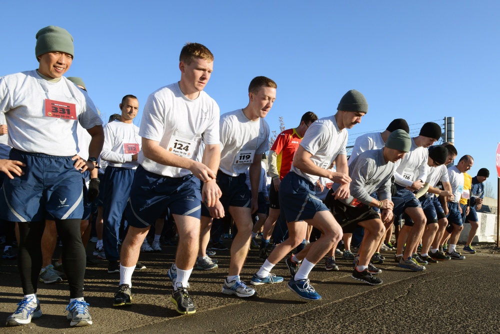 Airman, soldiers trot to Turkey Day finish line