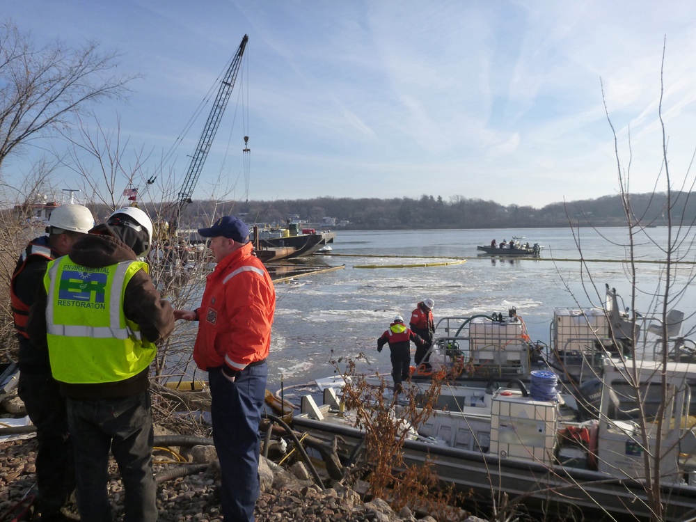 Mississippi River towboat incident response continues