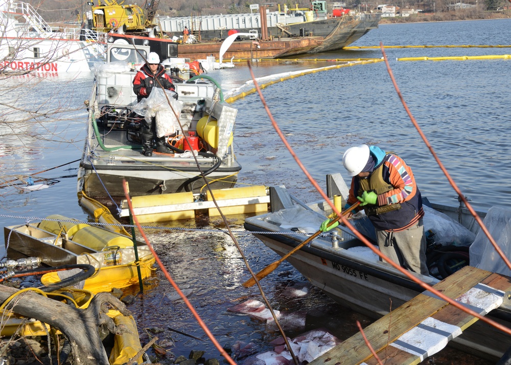 Mississippi River towboat incident response continues