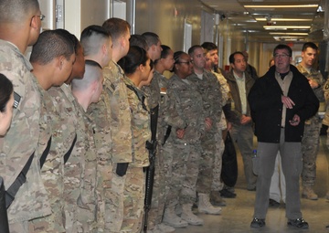 Leaders pay visit to Bagram during Thanksgiving