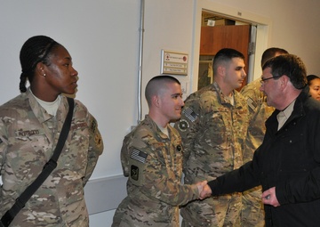 Leaders pay visit to Bagram during Thanksgiving