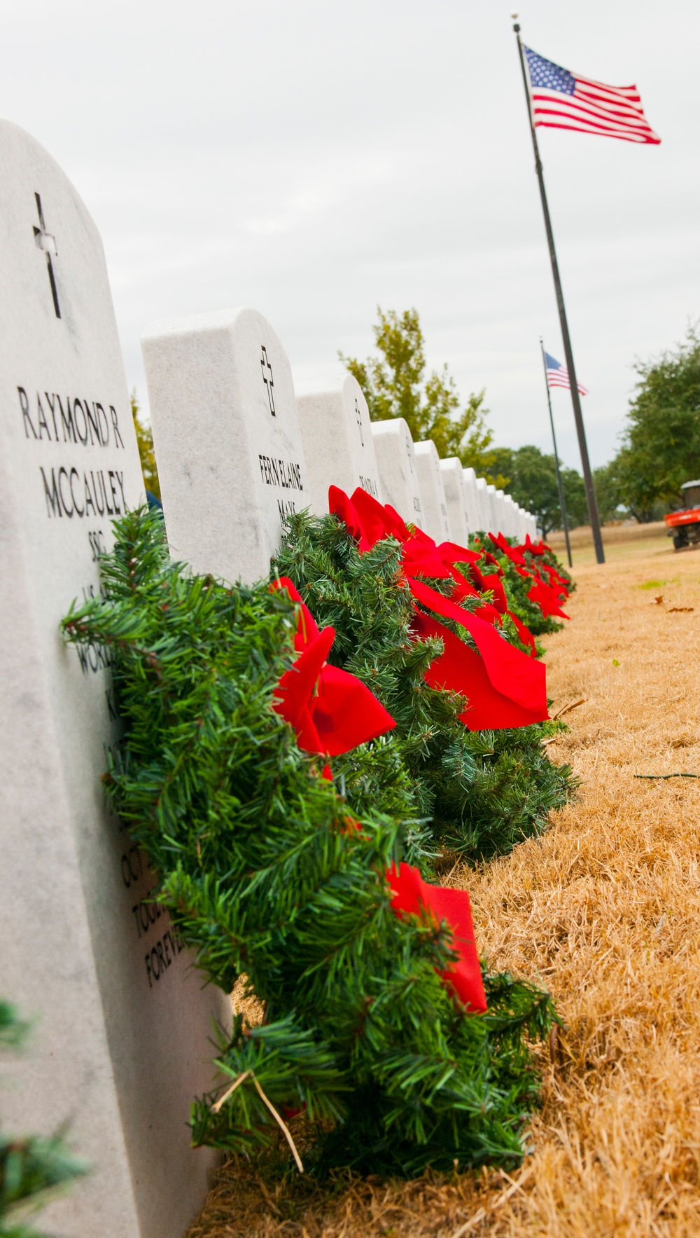 Christmas wreaths placed for fallen heroes