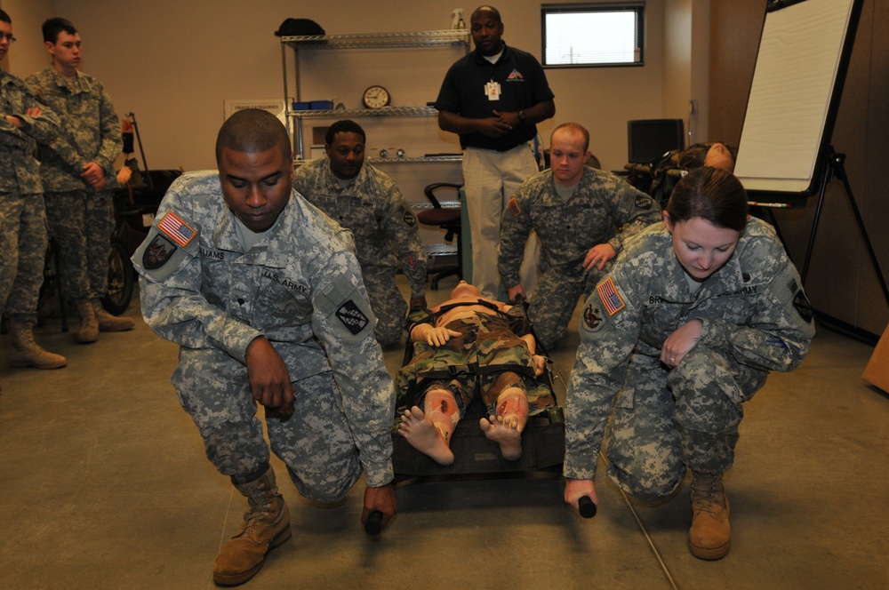 Signal soldiers learn combat medical skills