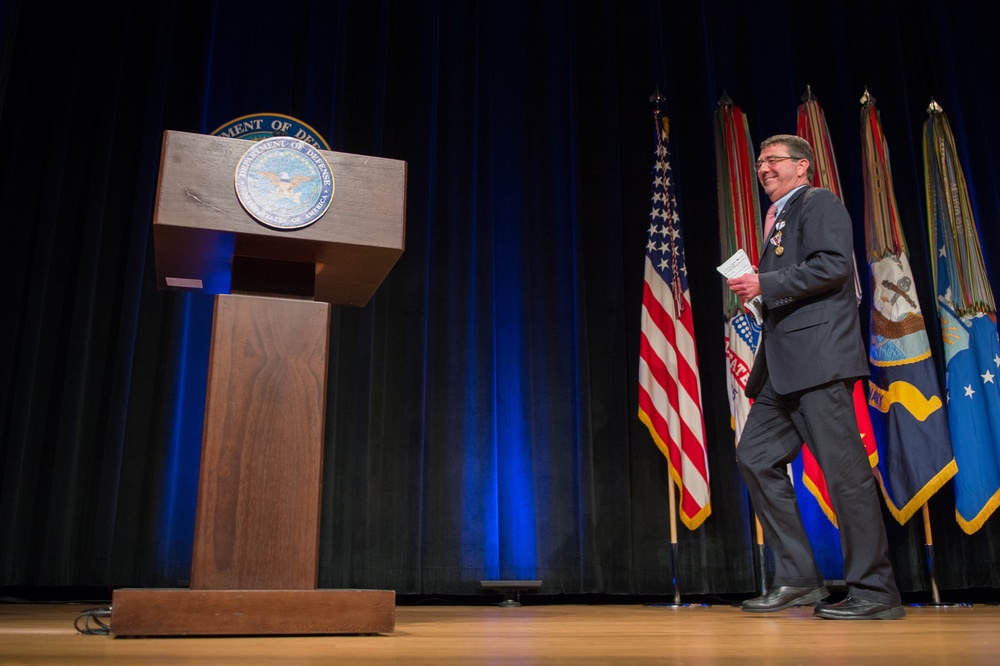 DoD bids Deputy Defense Secretary Carter adieu