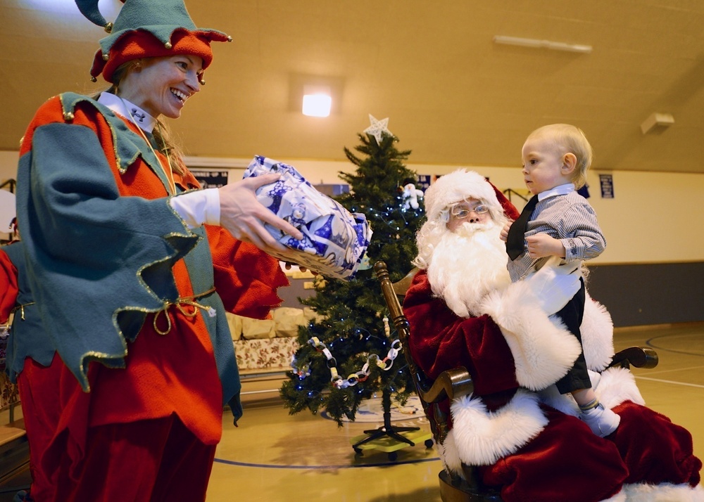 US Coast Guard, Spouses' Association of Kodiak provide services and holiday cheer