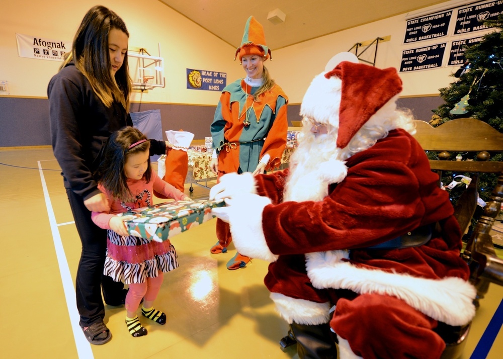 US Coast Guard, Spouses' Association of Kodiak provide services and holiday cheer