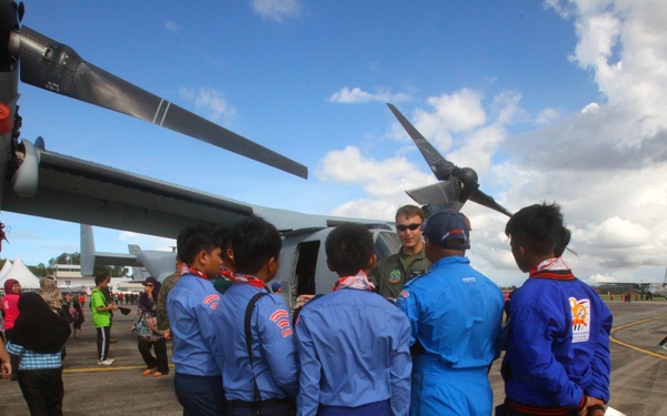 SOAS College Air Scouts learn about Osprey at BRIDEX 13