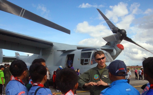 SOAS College Air Scouts learn about Osprey at BRIDEX 13