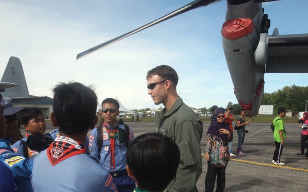 SOAS College Air Scouts learn about Osprey at BRIDEX 13