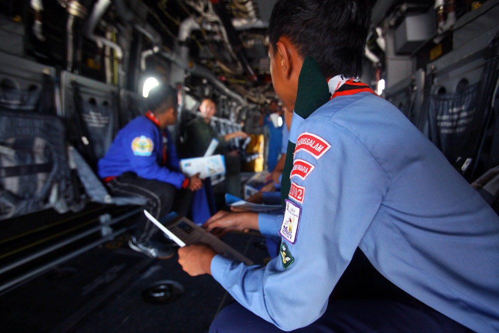 SOAS College Air Scouts learn about Osprey at BRIDEX 13
