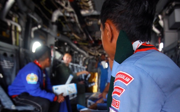 SOAS College Air Scouts learn about Osprey at BRIDEX 13