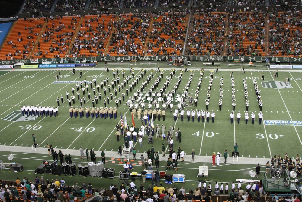 Soldiers, spouses honored at Hawaii vs. West Point football game