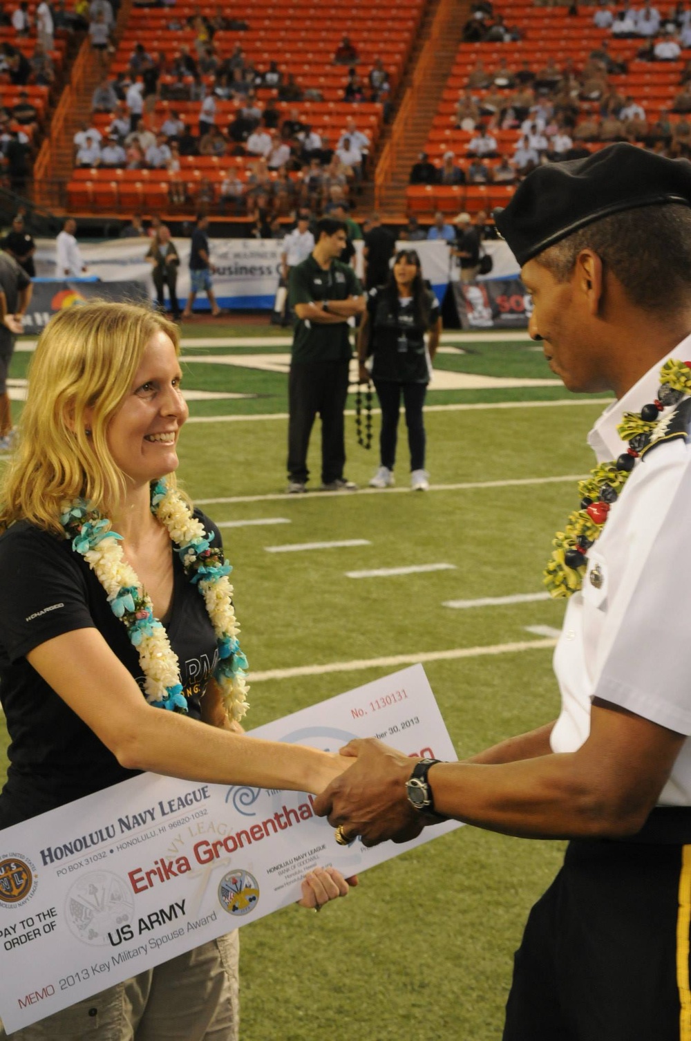 Soldiers, spouses honored at Hawaii vs. West Point football game
