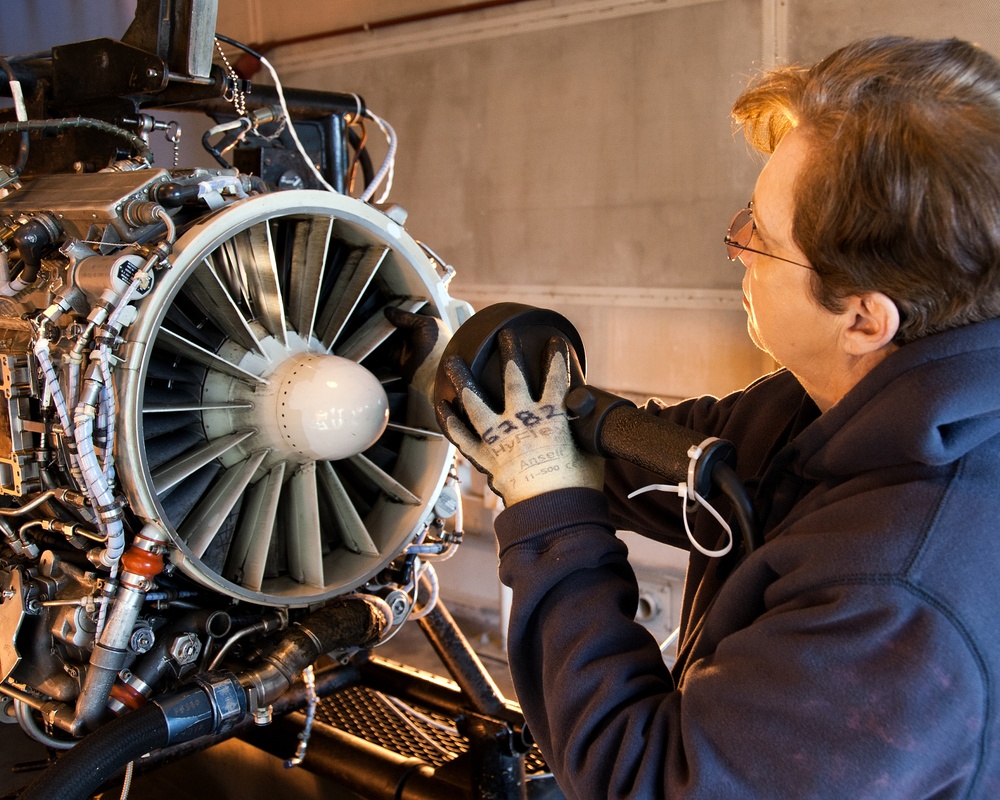 Checking the functionality of a J85-5 engine from a T-38 aircraft