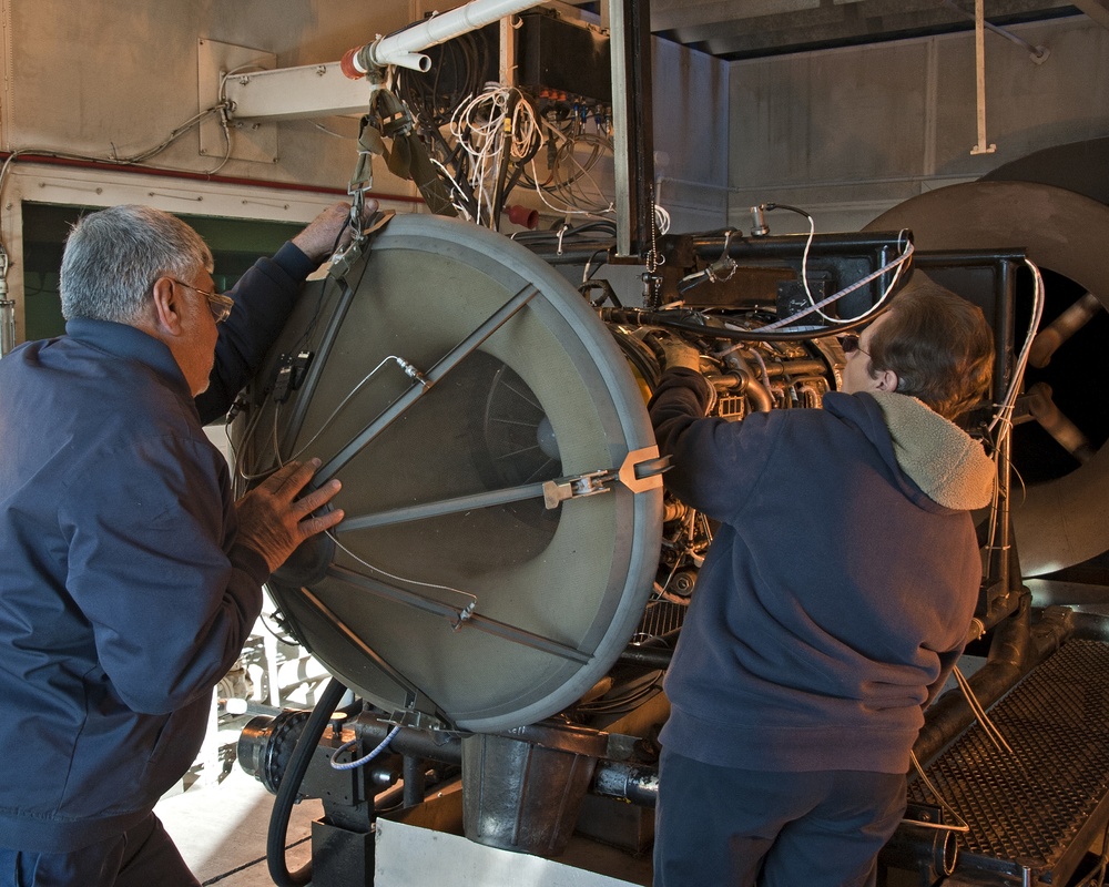 Checking the functionality of a J85-5 engine from a T-38 aircraft