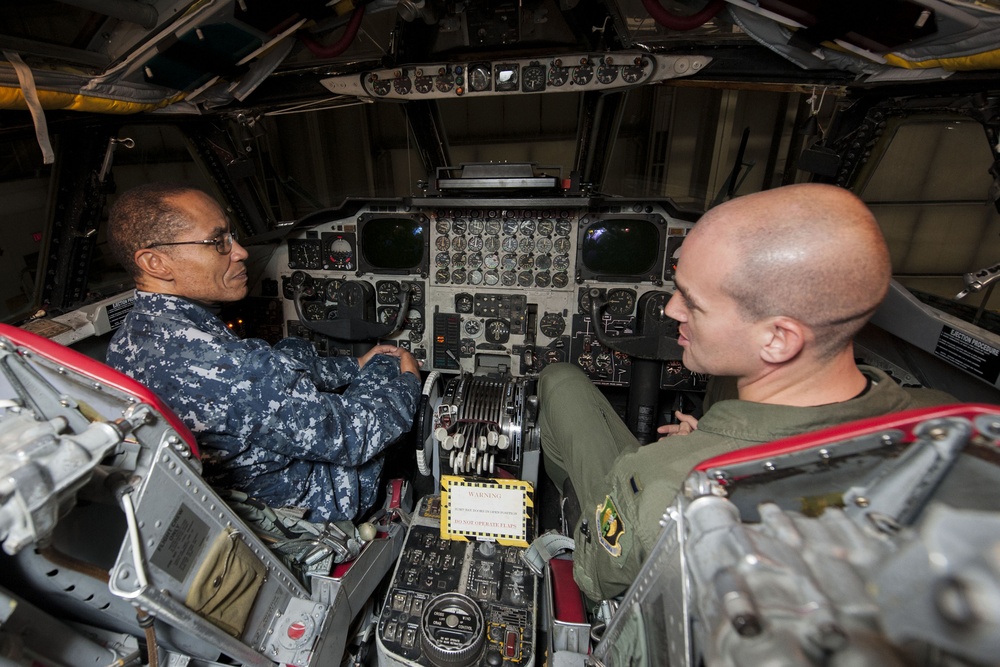 Commander, USSTRATCOM makes first unit visits