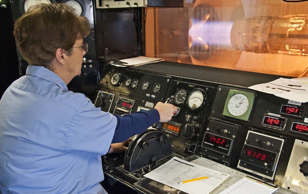 Checking the functionality of a J85-5 engine from a T-38 aircraft