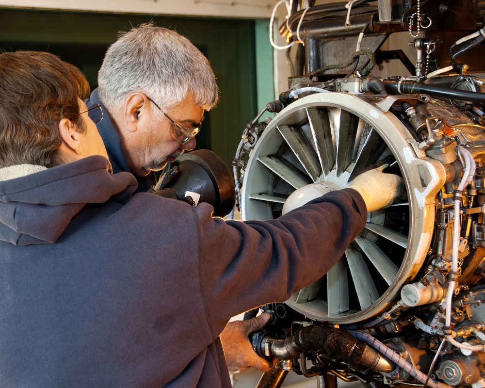 Checking the functionality of a J85-5 engine from a T-38 aircraft