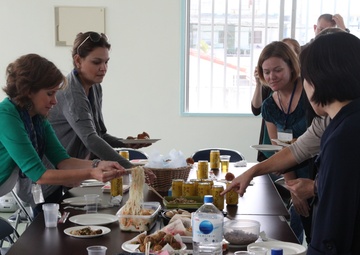 Marine spouses share meal with English class