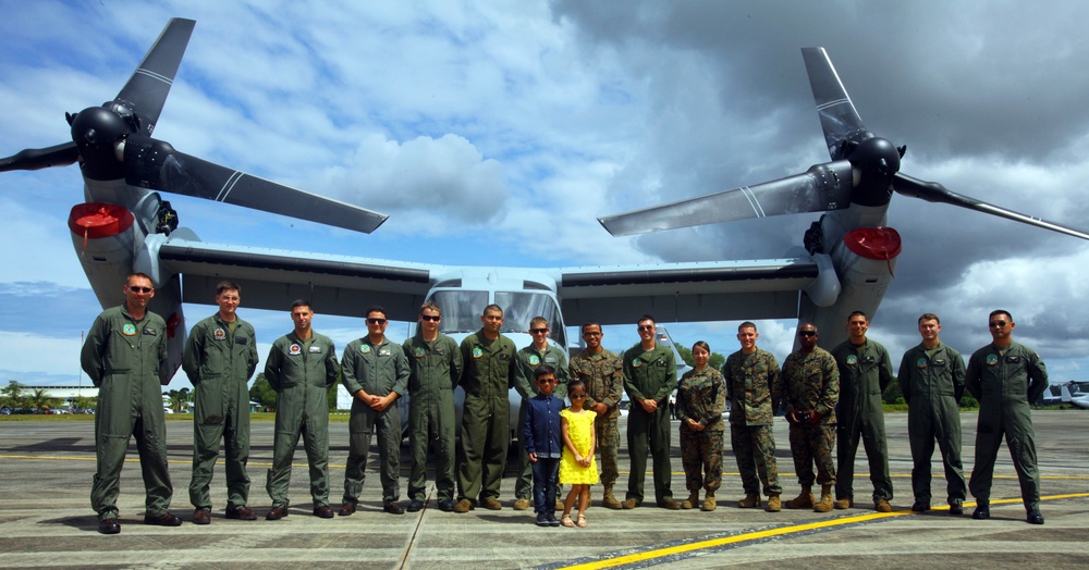 Brunei Princess, Prince view US aircraft during BRIDEX 13