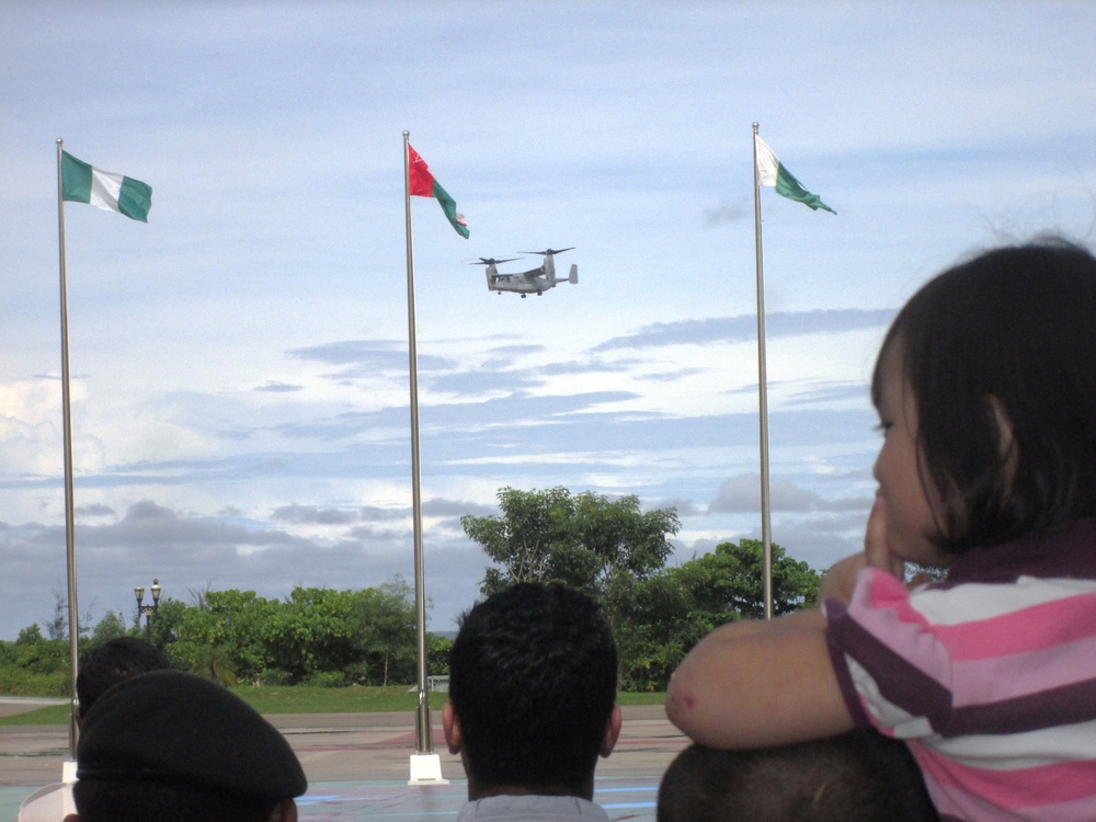 U.S. Marine MV-22B Osprey displays capabilities at BRIDEX13 in Brunei