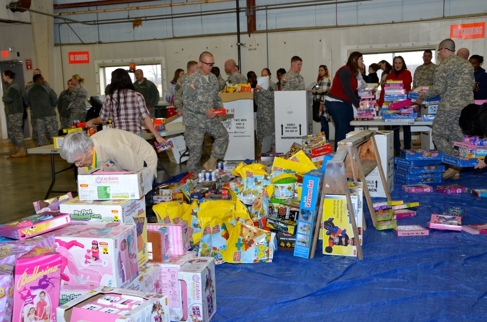 H.E.R.O.E.S. Care Toy Distribution at Fort Leonard Wood