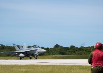 Marines complete arrested landings on Tinian