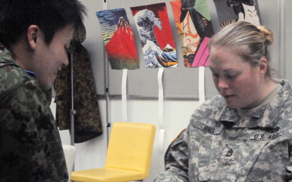 JGSDF members teach origami to US service members