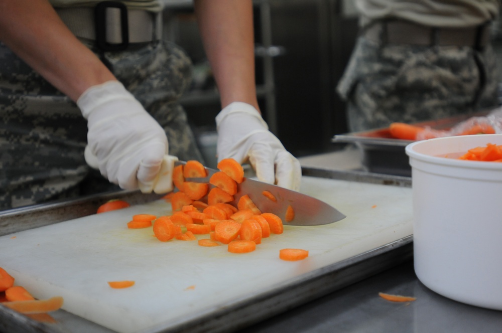 Army Reservists team up to feed service members at Yama Sakura